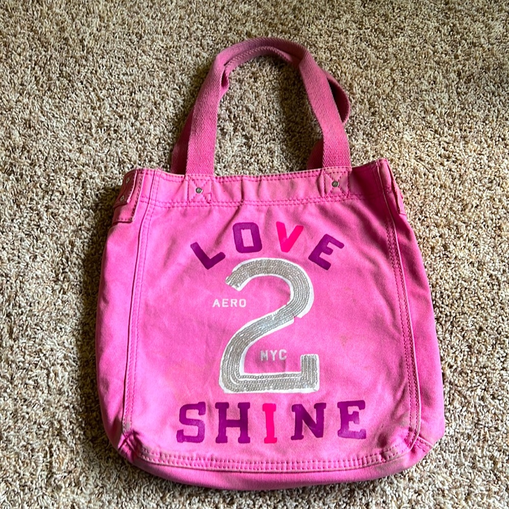 Love Aero bag pink color can fin laptop (optional) and can fit clothes.